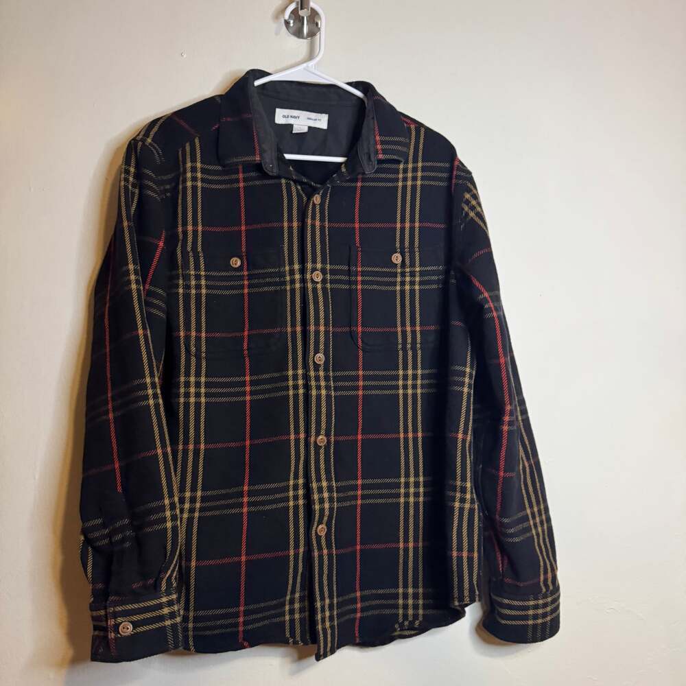 Old Navy Men's Regular Fit Plaid Flannel Button Down Shirt Black/Gold/Red